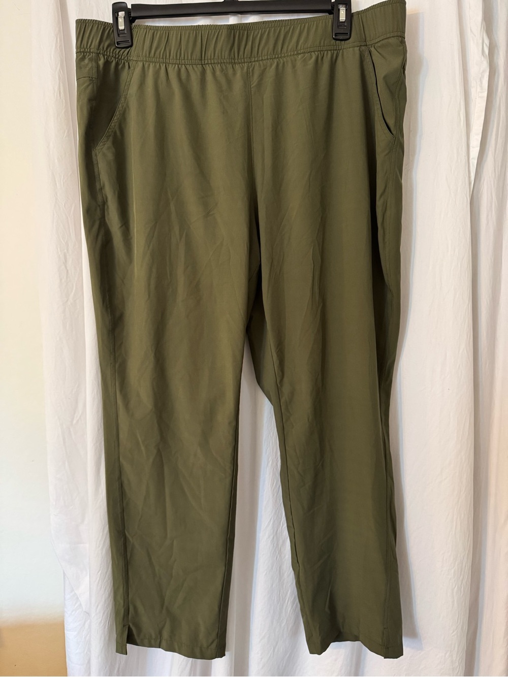 Eddie Bauer Woman’s Olive Green Departure Ankle pants  Size XL